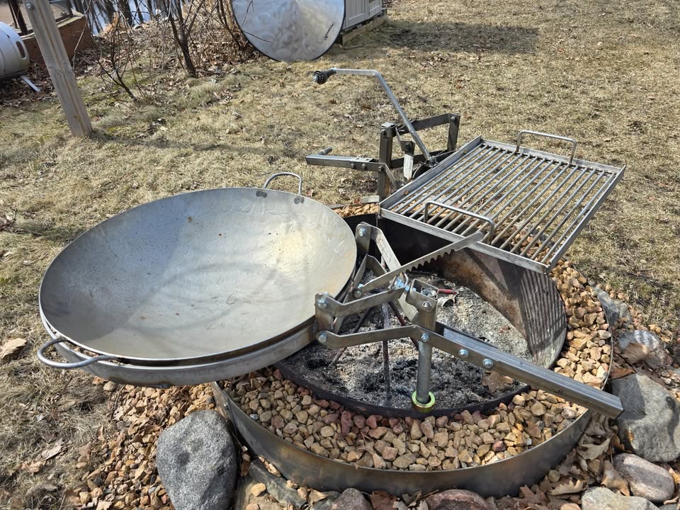 Open fire pit Wok with Higley Lift Grill
